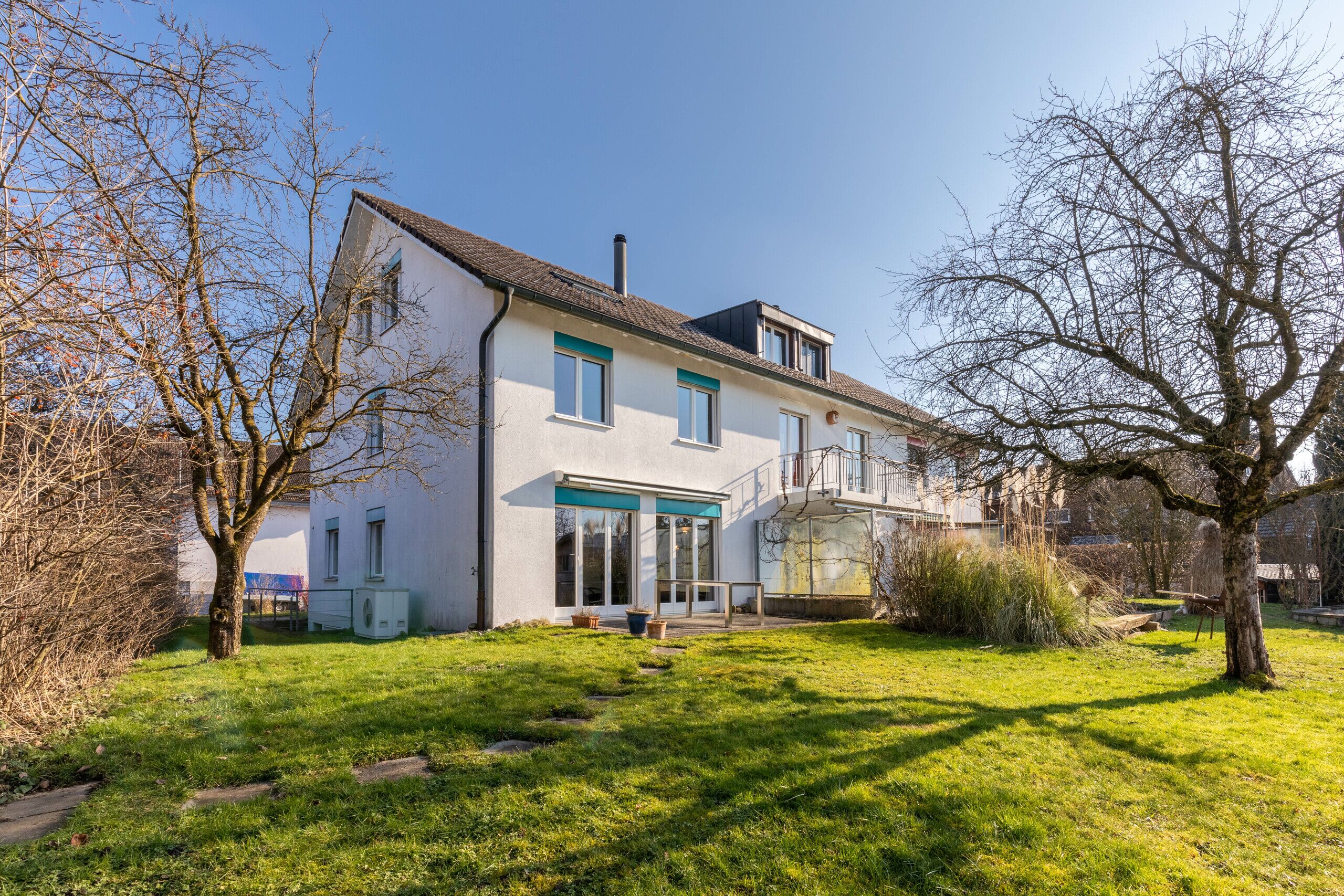 Gartensitzplatz und Umschwung