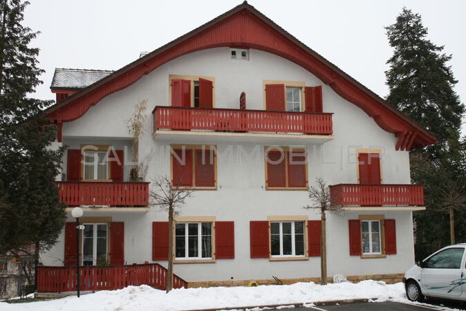 BEL APPARTEMENT DE 2½ PIECES
PROCHE DE TOUTES COMMODITES