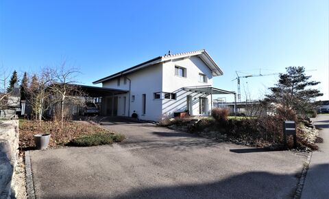 Grosses Einfamilienhaus mit Einliegerwohnung an ruhiger Lage!