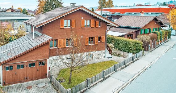 CHARMANTES 2-FAMILIENHAUS MIT VIEL POTENZIAL