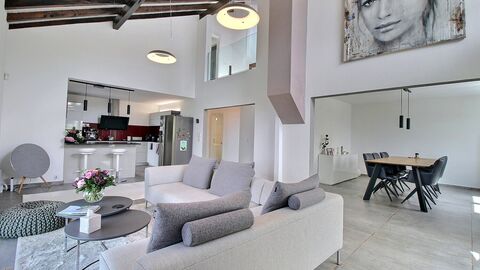 MAGNIFIQUE VILLA INDIVIDUELLE DE 4,5 PIÈCES AVEC VUE SUR LE LAC