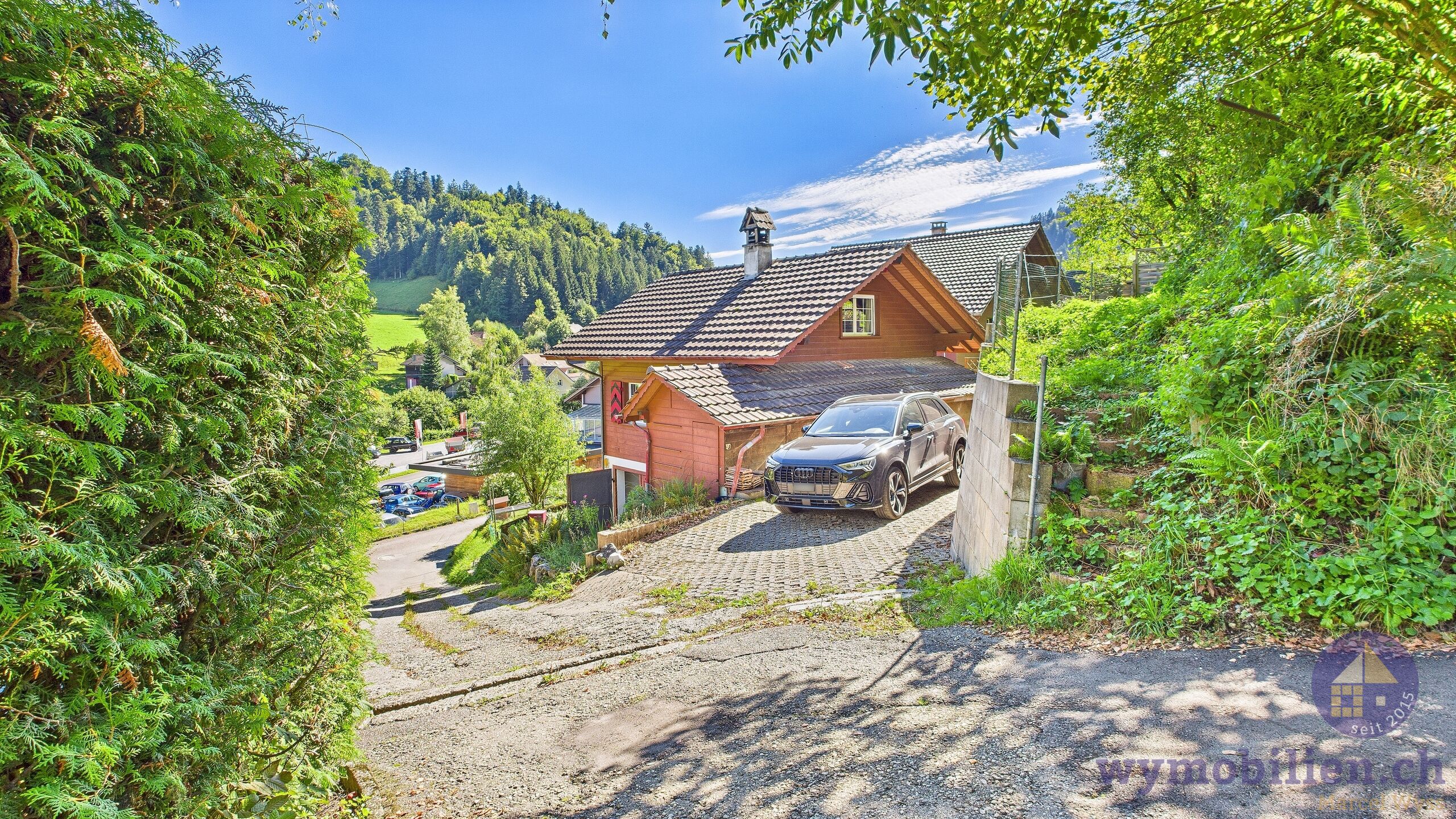 rechts, Beginn priv. Waldstück