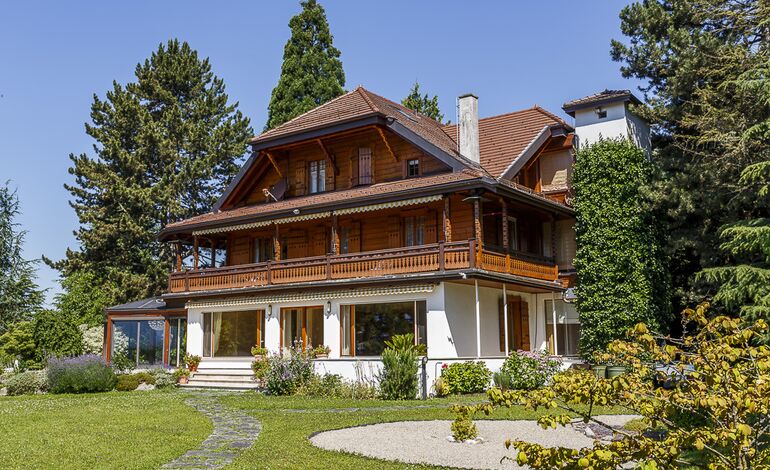 Maison de Maître 
Au coeur d'un magnifique parc verdoyant
