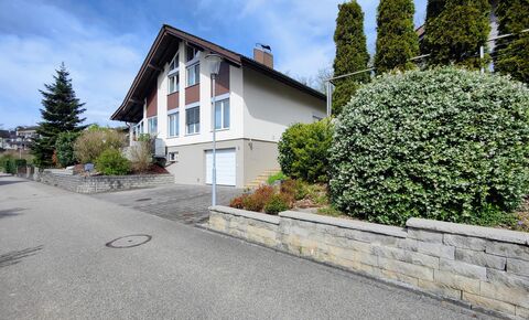 5.5 Einfamilienhaus mit zusätzlichem Bastelraum, Wintergarten + Pool!