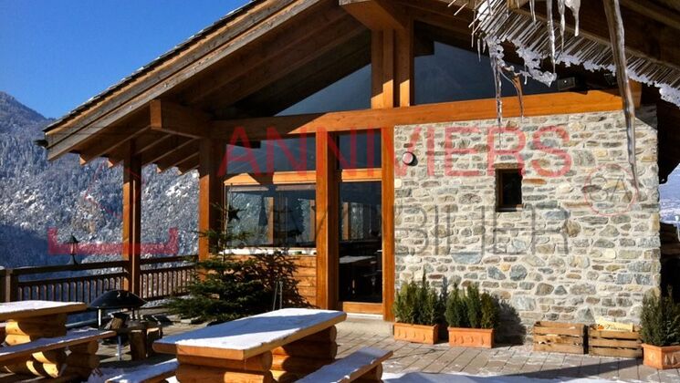 Restaurant typique avec vue panoramique et ensoleillement optimal