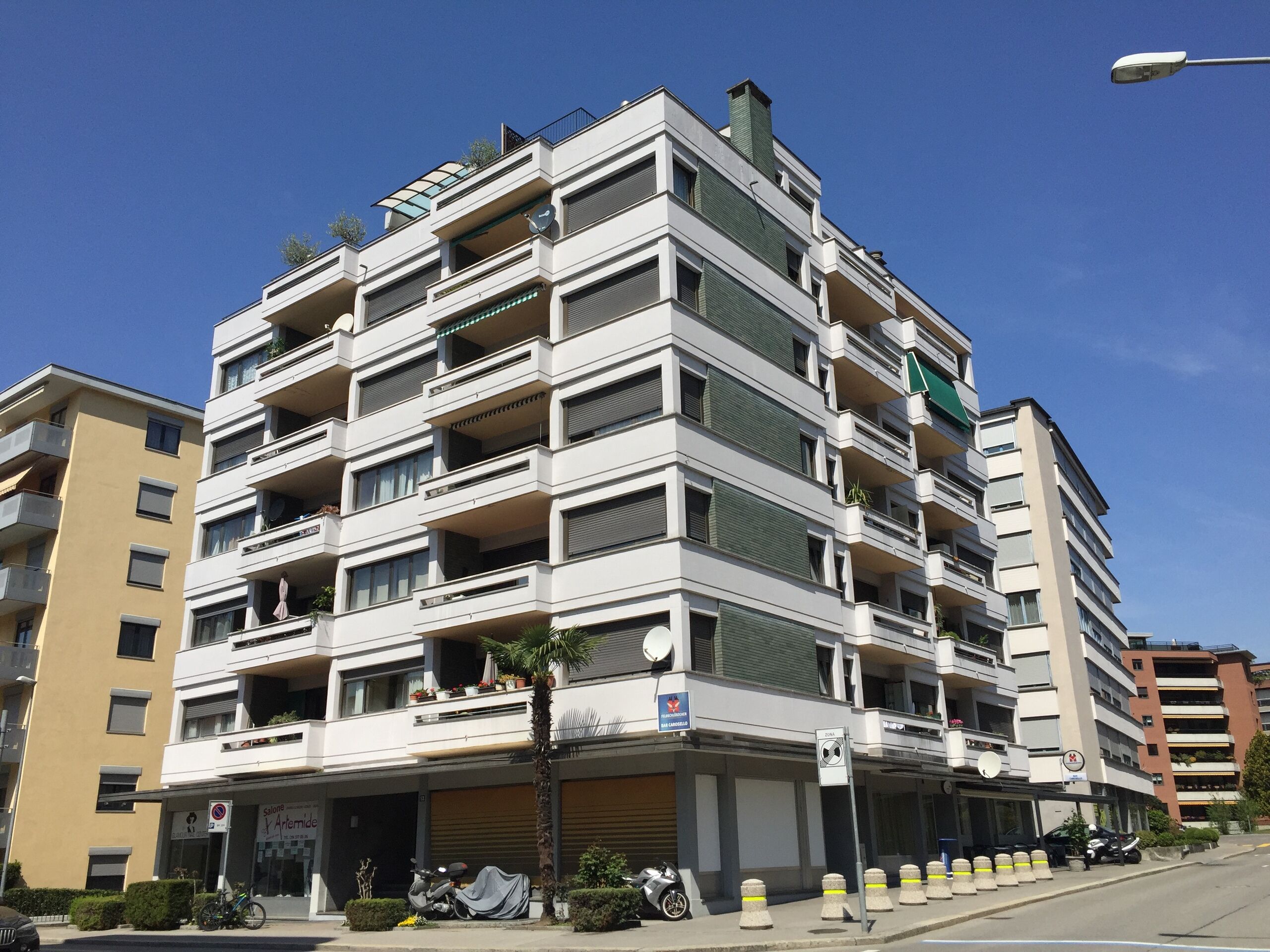 Spazioso commerciale con vetrine molto luminoso 6900 Lugano 6900 Lugano
