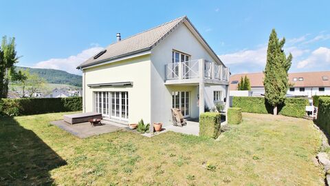 FREISTEHENDES EINFAMILIENHAUS MIT VIEL LIEBE ZUM DETAIL