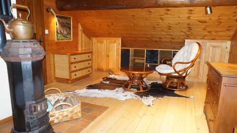Dans ancien chalet typique du village, appartement 3 pièces au 1er ét.