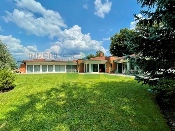 Wunderbare grosse Villa mit Privacy, Innenpool und herrlichem Garten