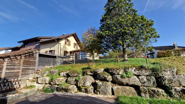 7-room family house with deposits, covered spaces and garages