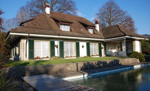Landhausvilla mit Panoramasicht und Pool
