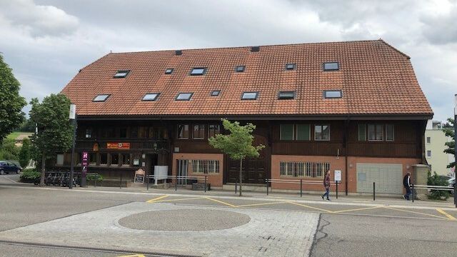 Ehemaliges Postamt in Corminboeuf, Gewerbefläche von 150 m2 zu vermieten