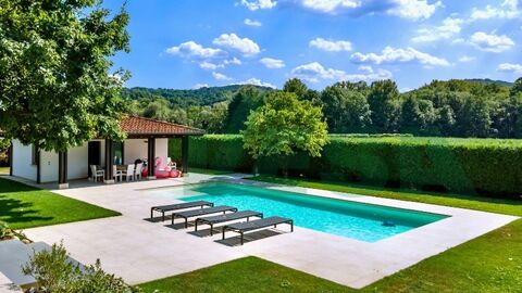Wunderbare Liegenschaft mit grosser Villa, Dependance und Swimmingpool