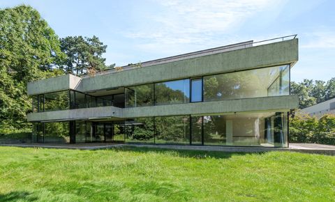 ''Luxury apartment'' 
in Küsnacht's most beautiful park residence