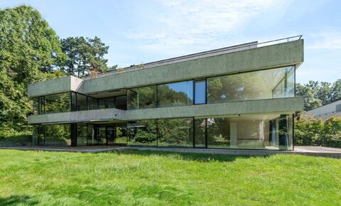 ''Luxuriöses Wohnen''
in Küsnachts schönster Parkresidenz