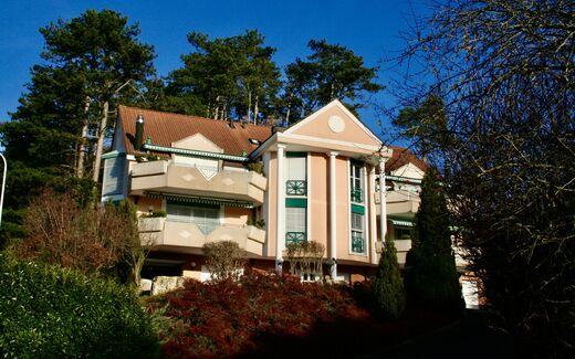 Superb 5.5 room duplex with stunning views.