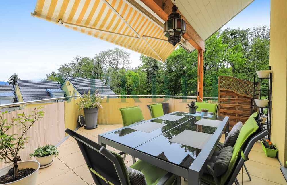 Semi-detached house of 5.5 rooms with garage and garden of 126 sqm.