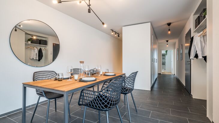 2 RENTS OFFERED - 3.5 rooms on the 2nd floor with balcony