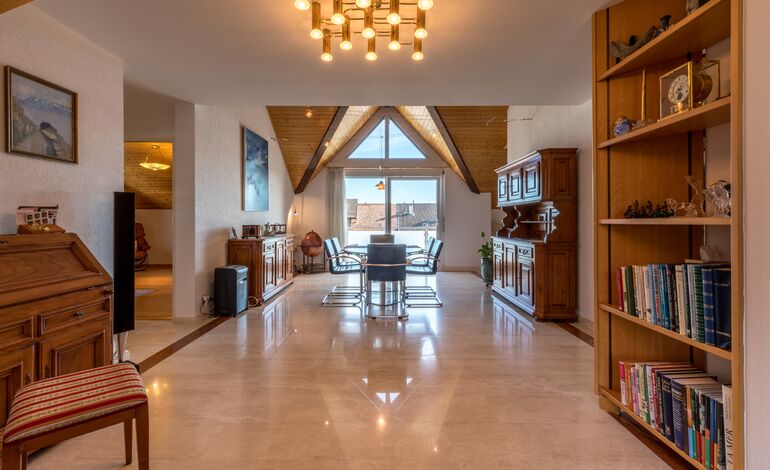 5 chambres à coucher et 5 parkings font l'exception pour ce duplex !