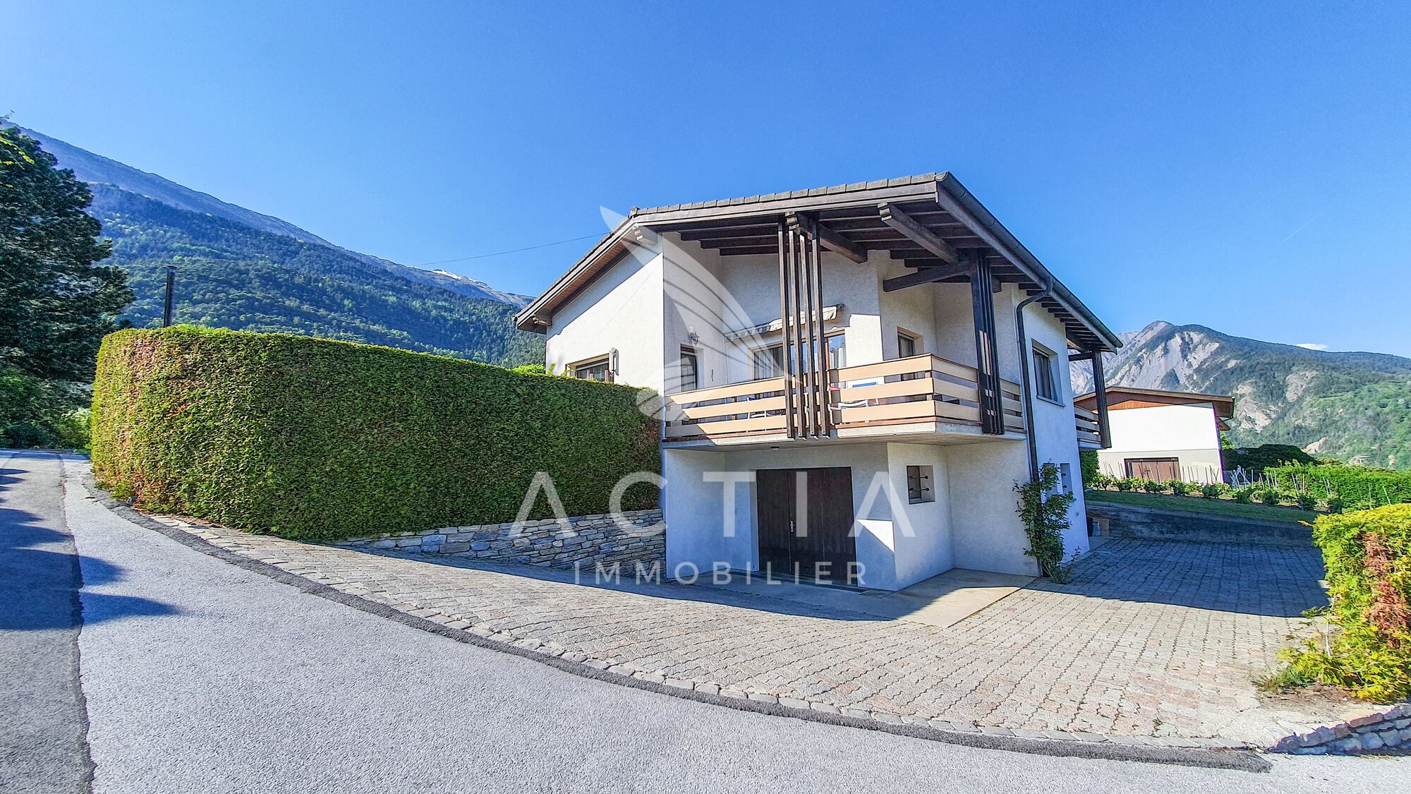 Façade + aménagements extérieurs Façade + aménagements extérieurs