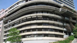 Surface commerciale avec vitrines
d'env. 250 m² en duplex