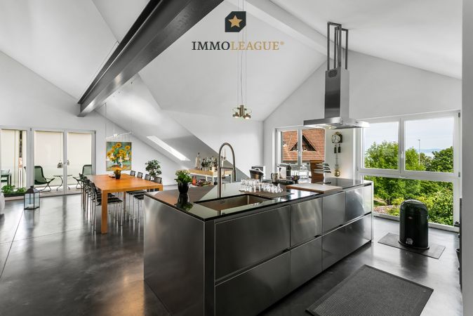Designer-Küche von BOFFI überzeugt mit Edelstahl-abdeckungen, Nero Granit Platten sowie exklusiven Geräten von Miele.