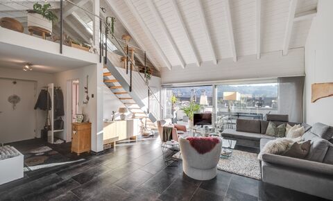 Moderne 4.5-Zi. Dachwohnung mit Galerie und Terrasse