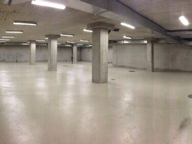 DEPOSIT IN BASEMENT / MONTE CHARGE AND DISCHARGE OF DOCK