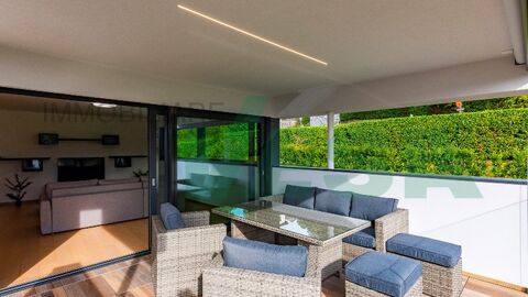 Delizioso attico 3,5 locali con bella terrazza e parziale vista lago