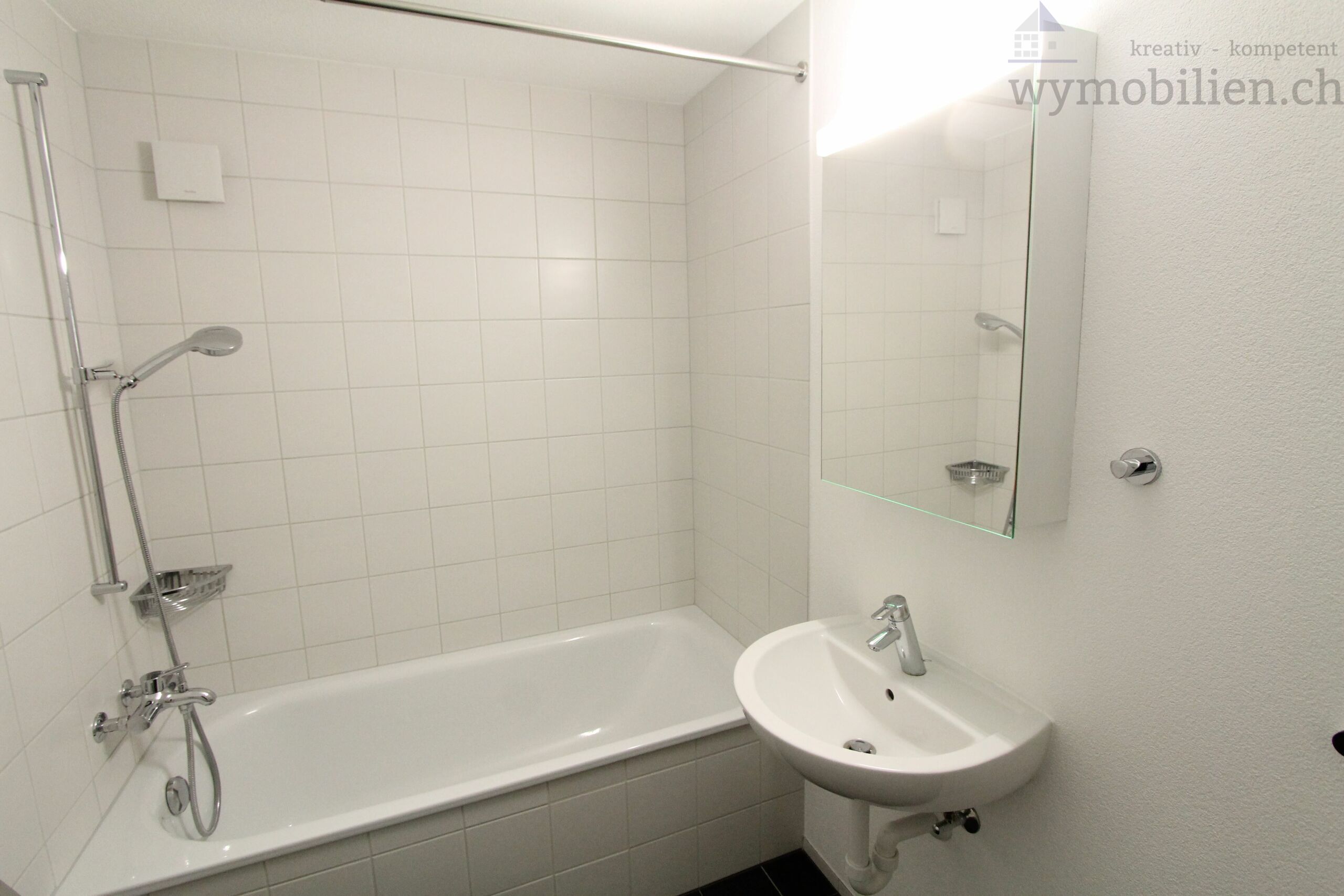 Bad mit Badewanne 