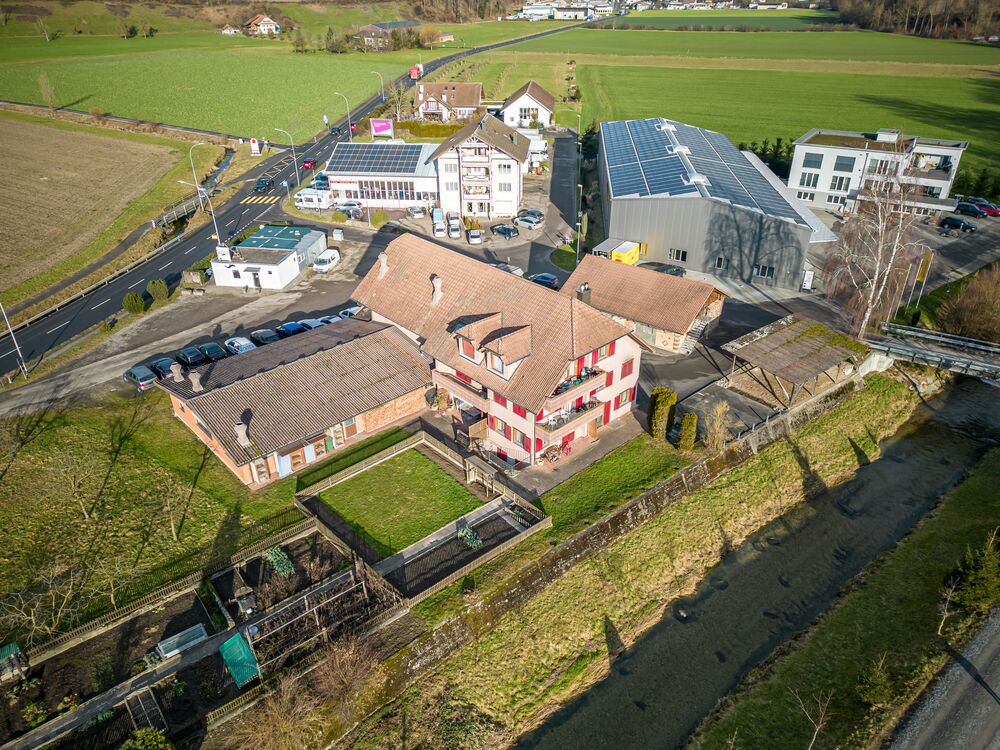 Wohnhaus mit Scheune an idyllischer Lage