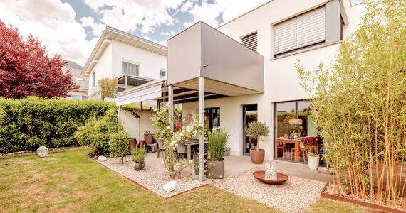 EXKLUSIVE ARCHITEKTUR IM ZENTRALEN GRÜN