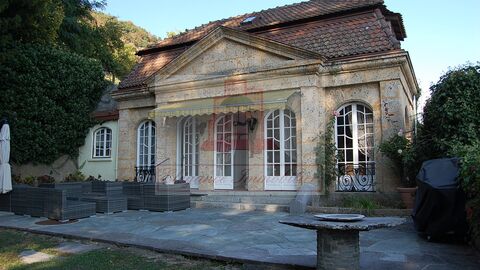 Hotel particulier du XVIIIème, rare et atypique à Chardonne.