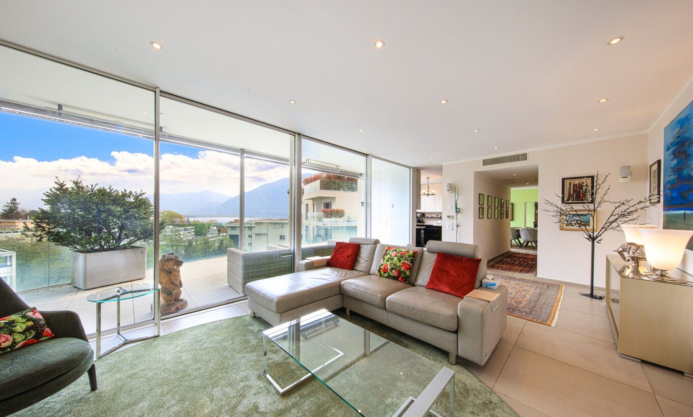 Exklusives Penthouse in Minusio: Komfort, Licht und Panoramablick