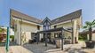 Moderne Villa mit großem Garten und hellen Räumen - Preis zu diskutieren