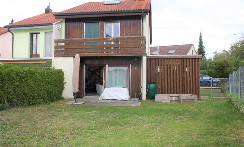 Semi-detached house composed of 5.5 rooms