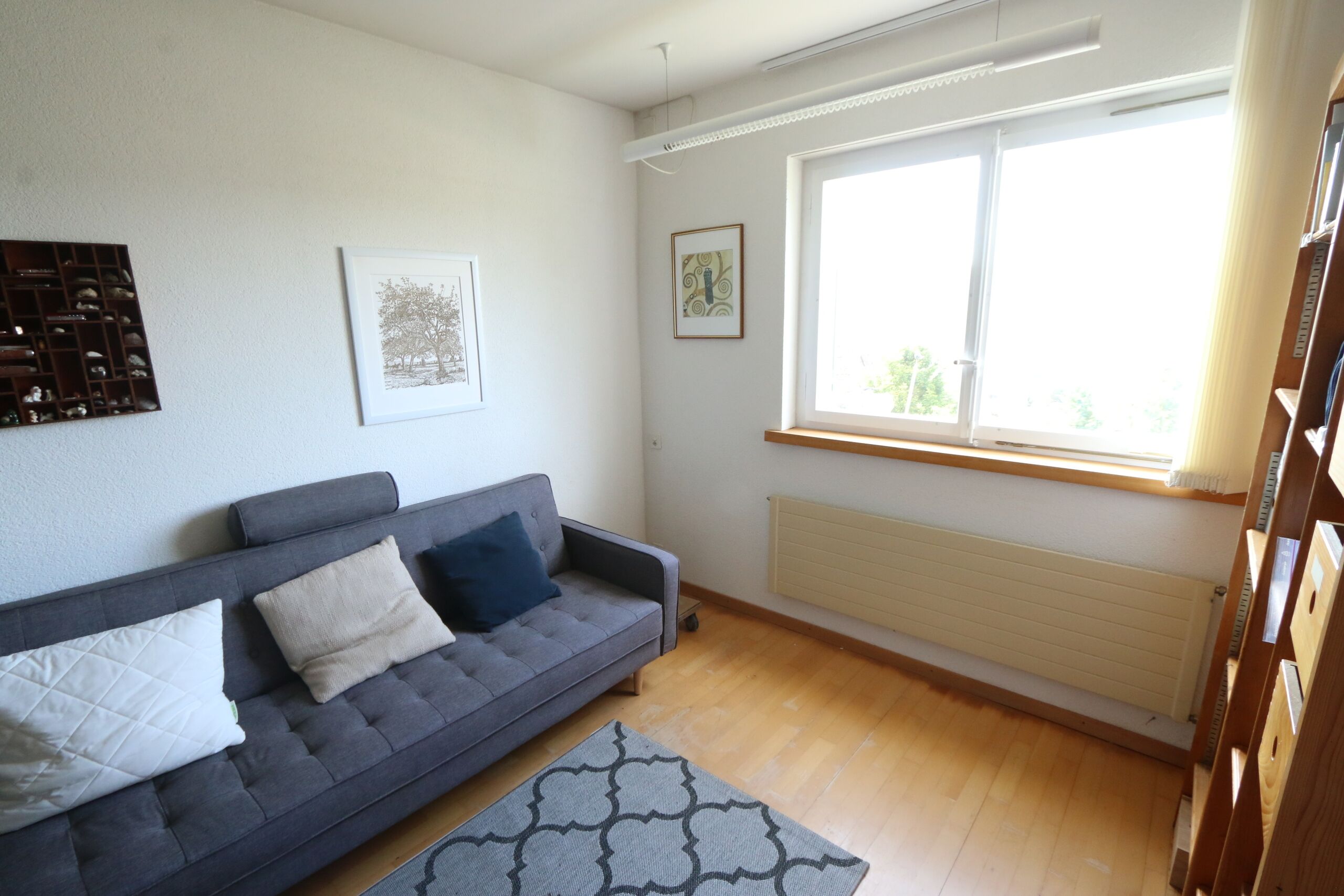 helles Zimmer neben dem Hauseingang