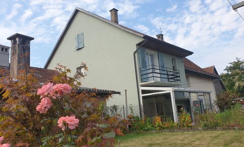 Village house with great potential of 5.5 rooms with land
