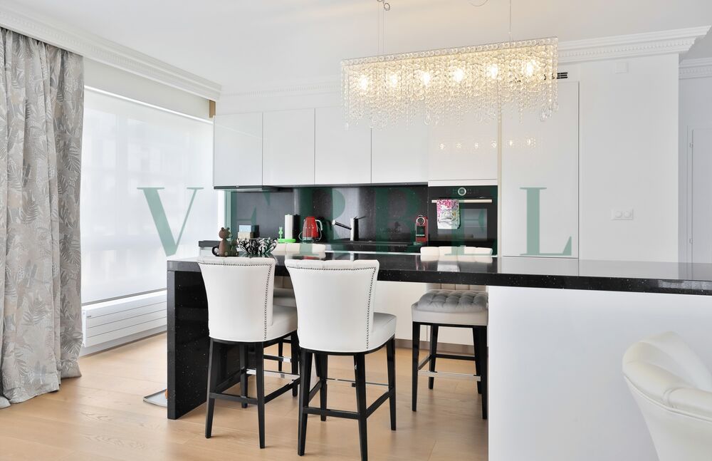 Sumptuous renovated apartment in "SI"