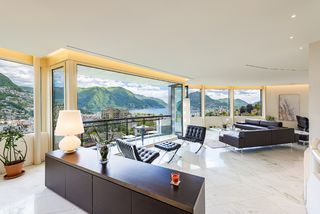 Modern villa with privacy & beautiful lake view