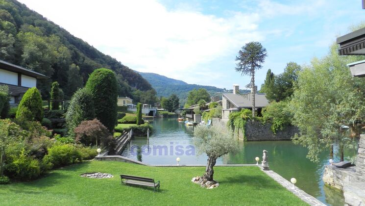 CASLANO
Villa direkt am Luganer See mit Bootsanlegestelle