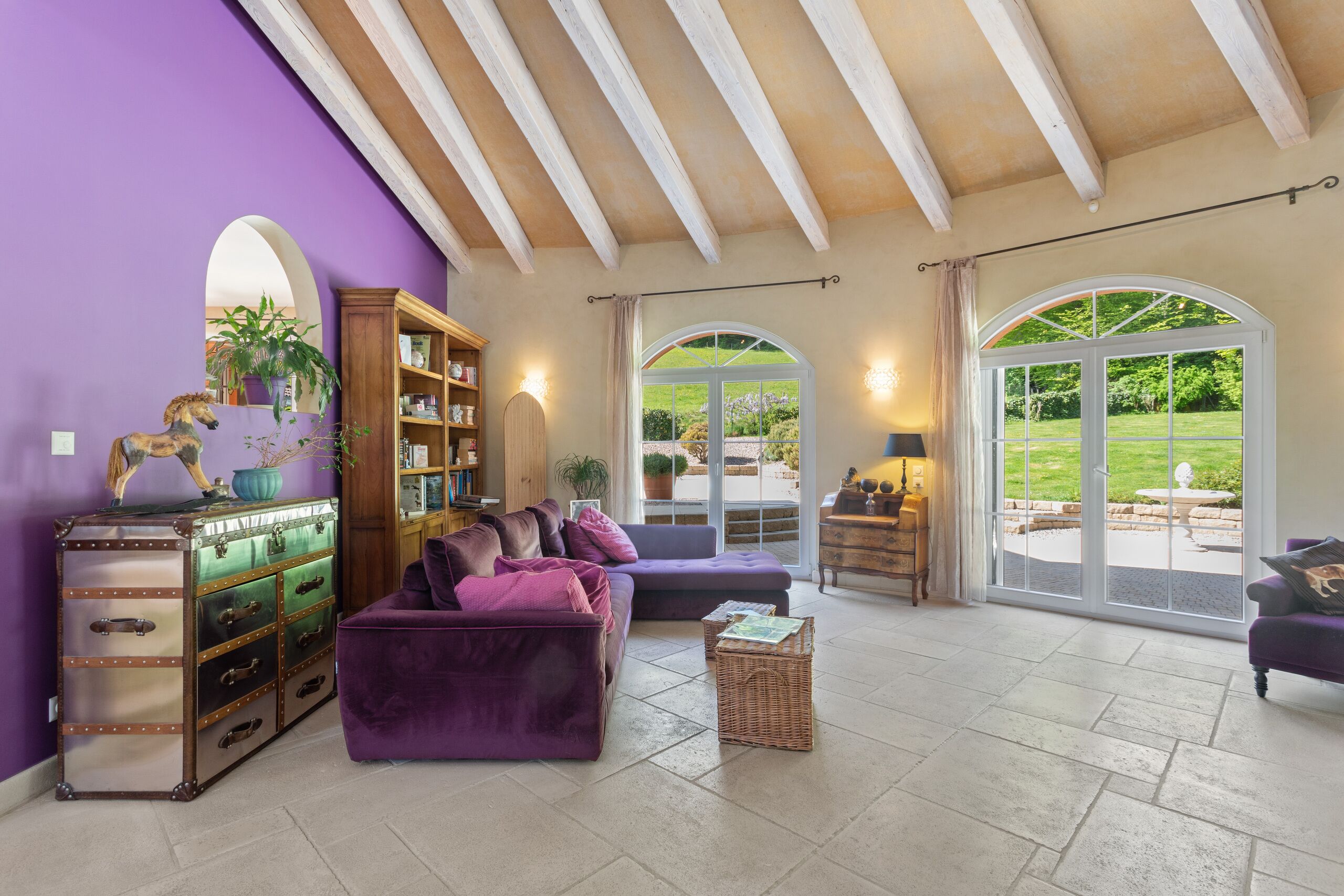 Spacious living room with fireplace