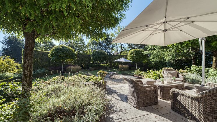 Exceptional classic-style house in perfect condition