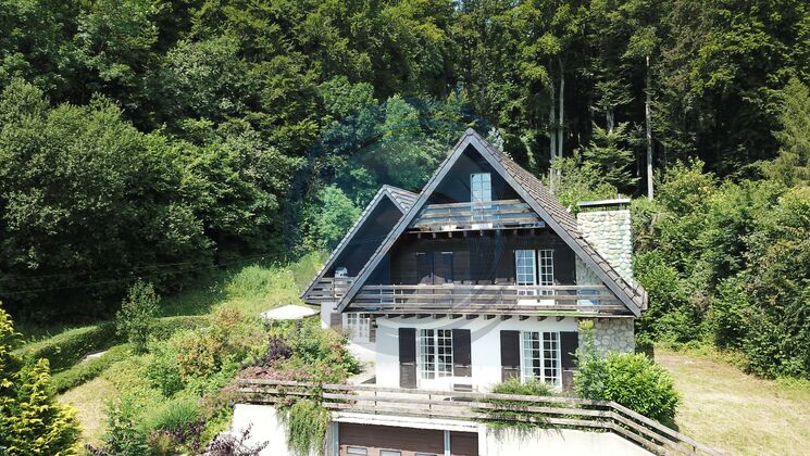 CHARMANT IMMEUBLE COMPOSÉ DE DEUX APPARTEMENTS