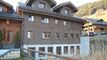 Elegance et raffinement pour ce chalet du XIXe partiellement rénové.