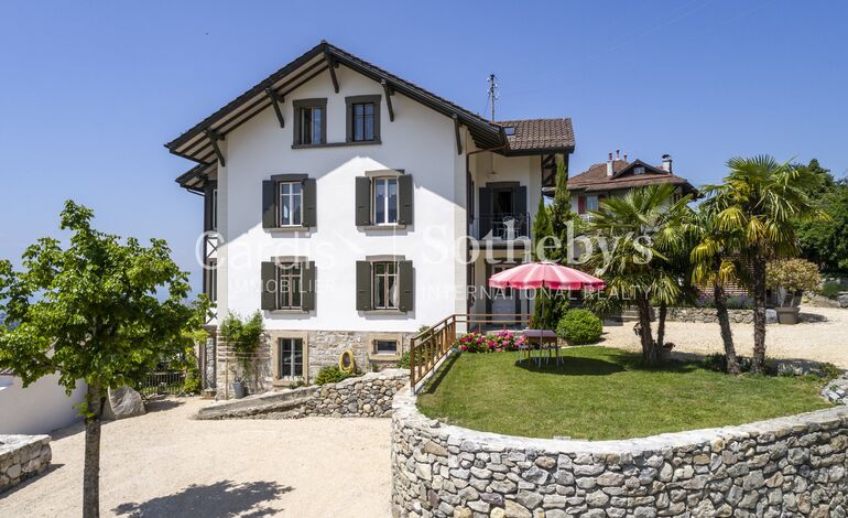 Somptueuse maison de caractère avec 3 appartements, vue époustouflante