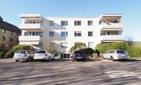 Apartment building with garages and parking spaces in a very good area
