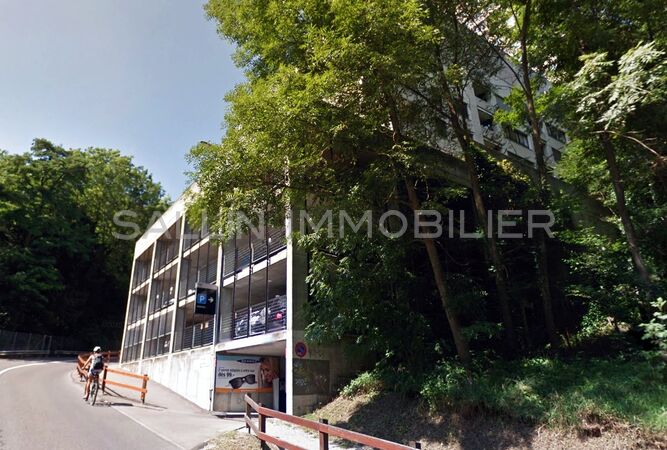 PLACES DE PARC INTERIEURES
AU CENTRE VILLE PLACES DE PARC INTERIEURES
AU CENTRE VILLE