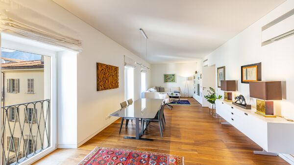 Residenza Via Peri 11: prestigious penthous in the pedestrian area