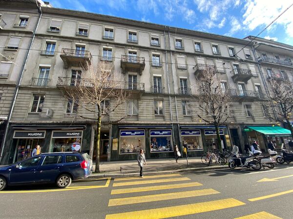 CHARMANT APPARTEMENT DE 4½ PIECES
IDEALEMENT SITUE SUR LE BOULEVARD